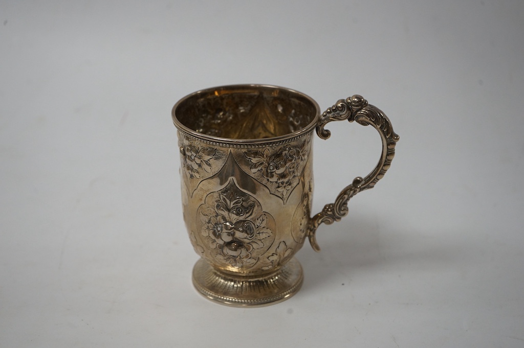 Assorted small silver including a small Reynolds Angels pin tray, Birmingham, 1900, 11.1cm, one other small dish, a modern mounted timepiece, a French mounted glass salts bottle, a photograph frame, a mounted glass whisk